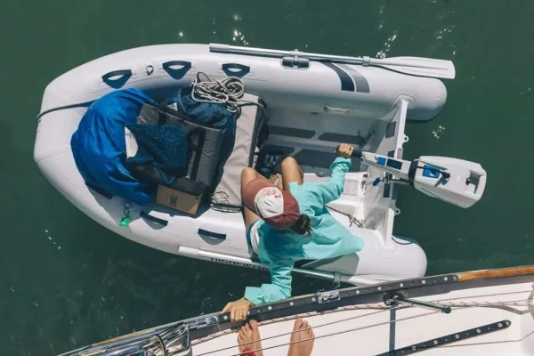 ePropulsion Spirit 1.0 Plus Electric Outboard Motor ePropulsion Spirit 1.0 Plus Electric Outboard MotorBackground 3