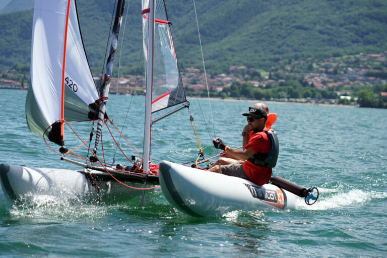 minicat 420 optional rolling sail genna
